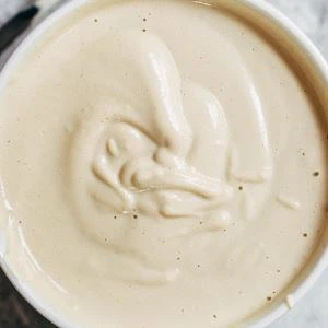 ما هي الخضراوات التي يُنصح بتغميسها في معجون الثوم؟